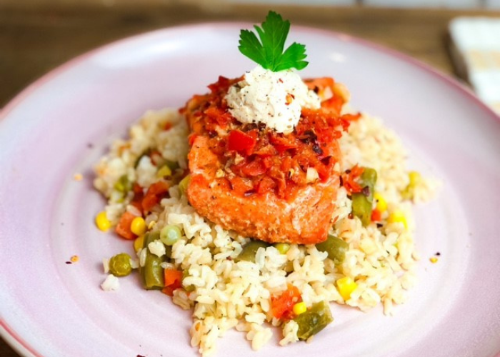 Pan-Seared Salmon with Red Pepper Sauce